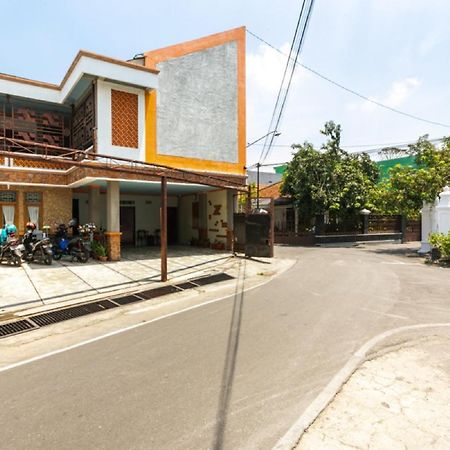 Reddoorz Syariah Near Stadion Manahan Solo 2 Extérieur photo
