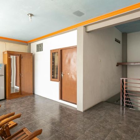 Reddoorz Syariah Near Stadion Manahan Solo 2 Extérieur photo