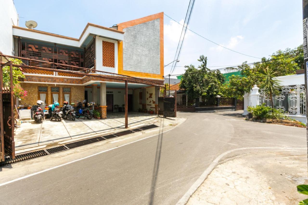 Reddoorz Syariah Near Stadion Manahan Solo 2 Extérieur photo